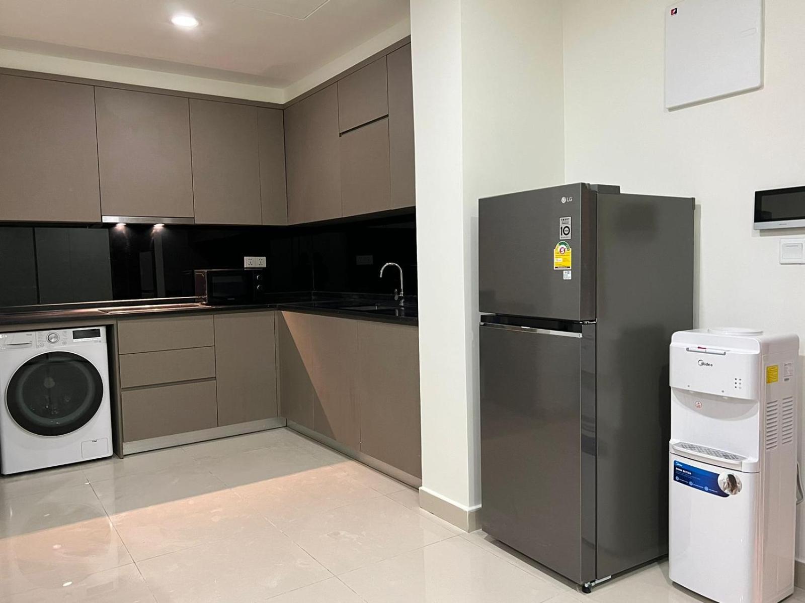 Impian II - The Peak Residence Phnom Penh Exterior photo