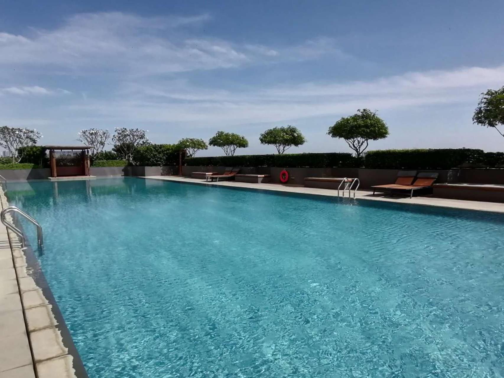 Impian II - The Peak Residence Phnom Penh Exterior photo