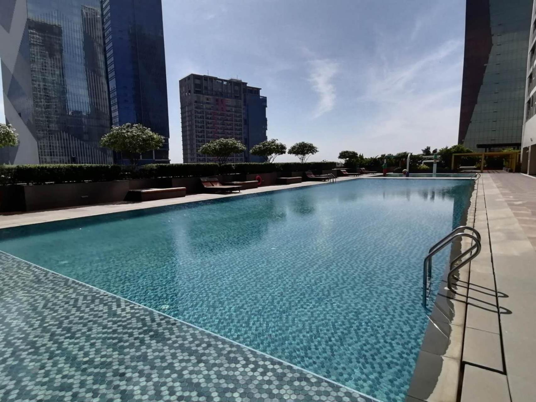 Impian II - The Peak Residence Phnom Penh Exterior photo