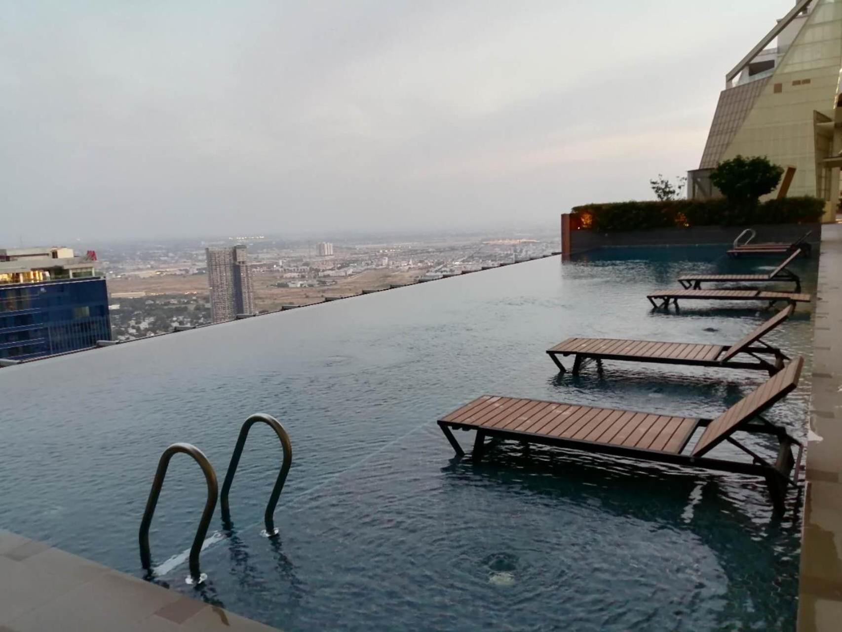 Impian II - The Peak Residence Phnom Penh Exterior photo